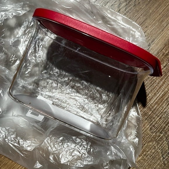 🚨Tupperware Ultra Clear 4 1/2 Cup/ 1 L Container - Picture 9 of 9